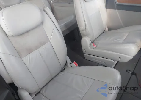 2008 Chrysler Town & Country Limited z USA, uszkodzony, nr VIN 2A8HR64X28R717982